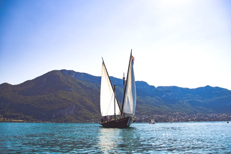 Association rse primalp le bateau l'espérance sur le lac d'Annecy