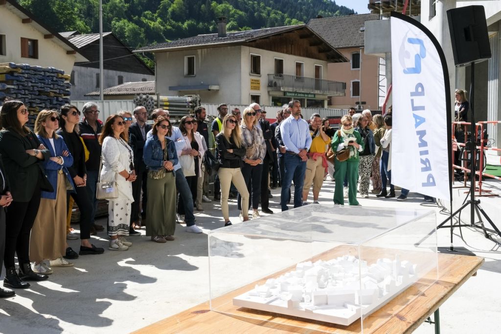 La réhabilitation patrimoniale de l’Auberge Fleurie, emblème local, qui retrouve une nouvelle vie résidentielle tout en conservant son cachet historique